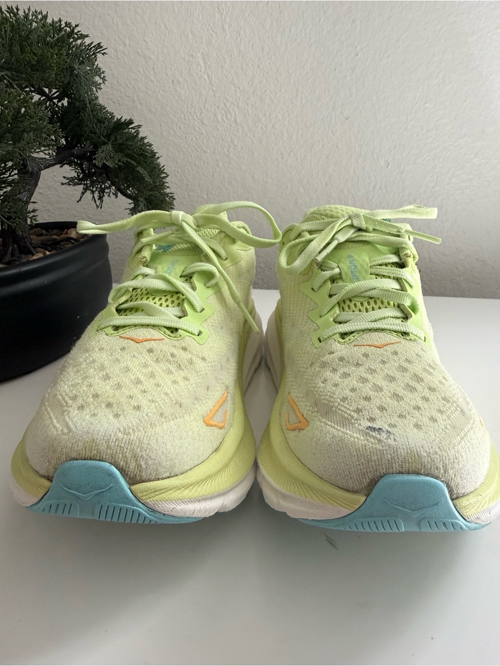 Hoka clifton 9 Women' size 7 Neon Yellow and Light Blue Running Shoes - Picture 5 of 10